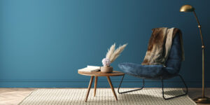 Home Interior Mock-up mit dunkelgrünem Sessel, Tisch und Dekor im Wohnzimmer, 3D-Rendering